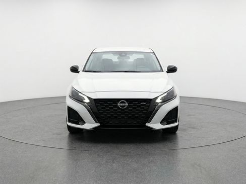 Used 2025 Nissan Altima 2.5 SV FWD image 2