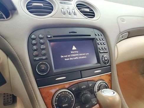 Used 2009 Mercedes-Benz SL 550 w/ Premium I Pkg image 25