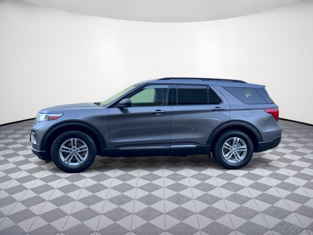 Used 2022 Ford Explorer XLT RWD image 2