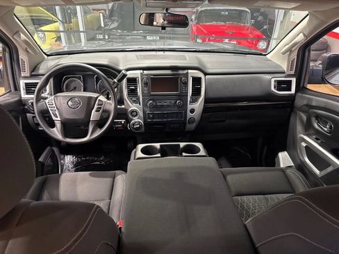 Used 2019 Nissan Titan SV AWD/4WD image 14