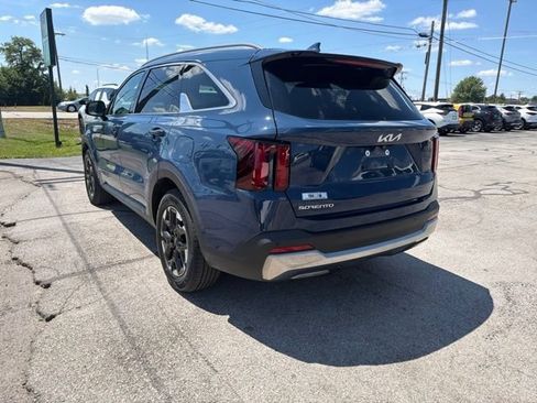 Used 2024 Kia Sorento S w/ Panoramic Sunroof Package FWD image 9