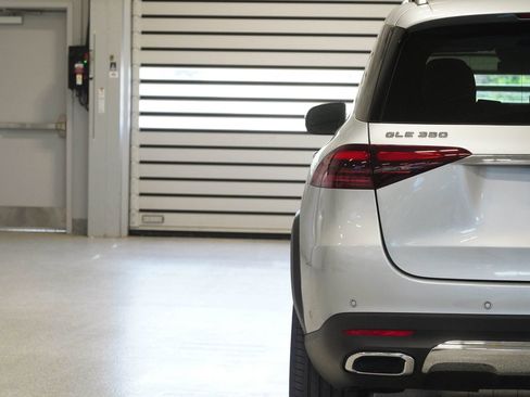 Used 2025 Mercedes-Benz GLE 350 4MATIC image 9