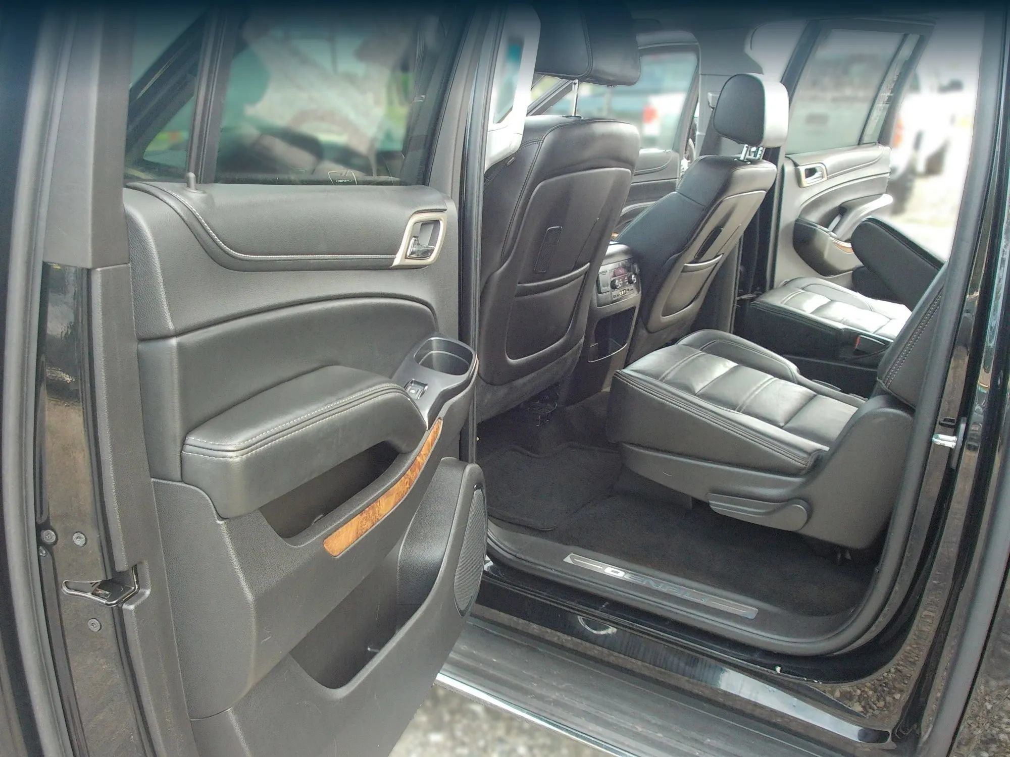 Used 2015 GMC Yukon XL Denali w/ Open Road Package RWD image 32