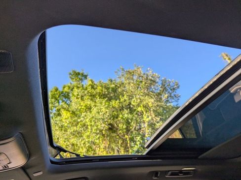 Used 2023 GMC Yukon SLT AWD/4WD image 12