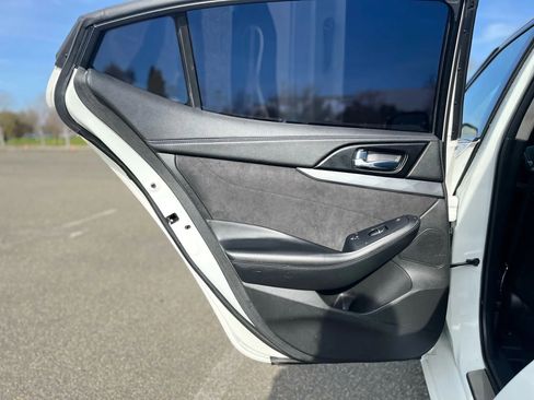 Used 2016 Nissan Maxima SR FWD image 11