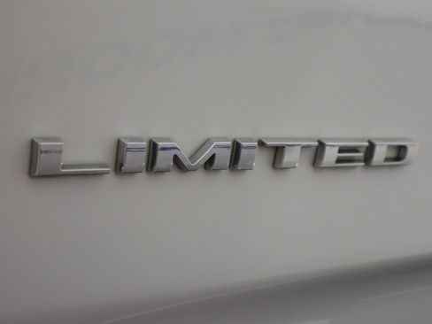 Used 2024 RAM 1500 Limited w/ Body Color Bumper Group image 33