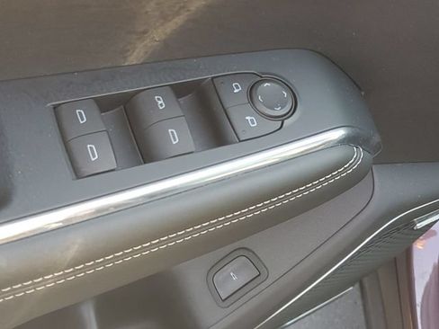 Certified 2024 GMC Acadia Elevation w/ Luxury Package AWD/4WD image 17