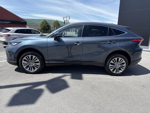 Used 2024 Toyota Venza XLE AWD/4WD image 7