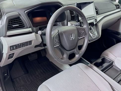 Used 2018 Honda Odyssey EX image 9