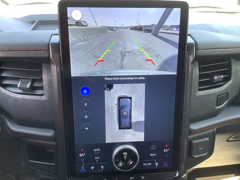 Used 2024 Ford Expedition Limited image 19