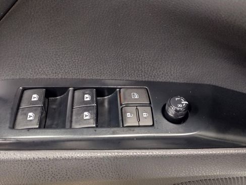 Used 2018 Toyota Camry L image 19