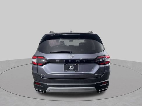 Used 2024 Honda Pilot Touring image 14