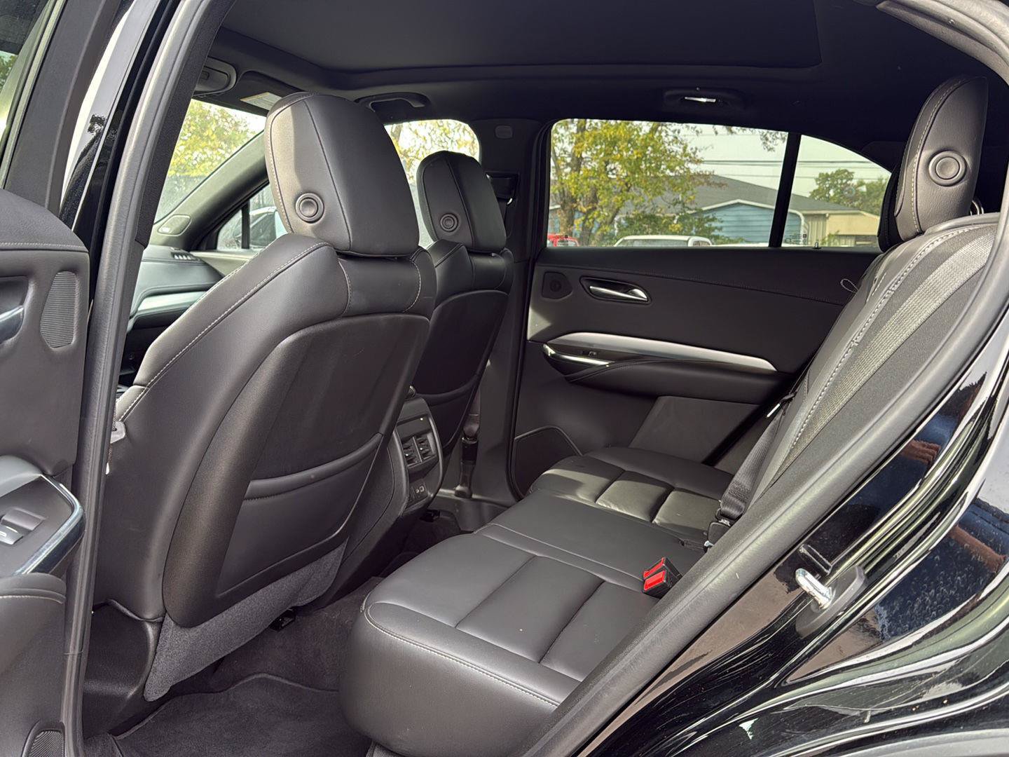 Used 2022 Cadillac XT4 Premium Luxury w/ Sun And Sound Package AWD/4WD image 9