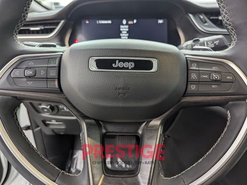 Used 2024 Jeep Grand Cherokee L Limited AWD/4WD image 16