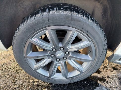 Used 2015 Chevrolet Suburban LTZ image 30