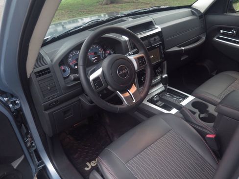 Used 2012 Jeep Liberty Arctic AWD/4WD image 7