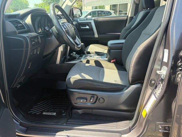 Used 2021 Toyota 4Runner SR5 AWD/4WD image 10