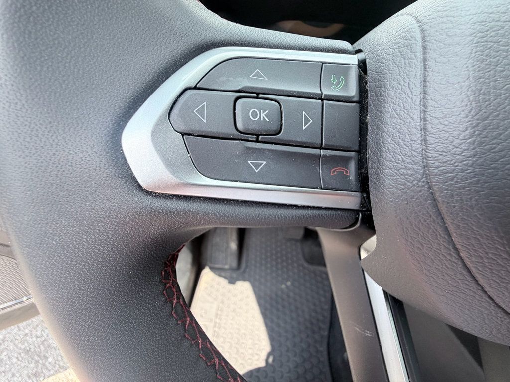 Used 2025 Jeep Compass Trailhawk AWD/4WD image 13
