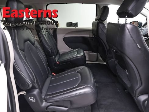 Used 2024 Chrysler Pacifica Touring-L FWD image 25