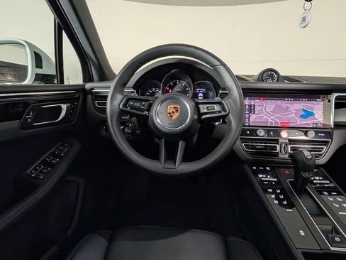 Certified 2026 Porsche Macan AWD/4WD image 20