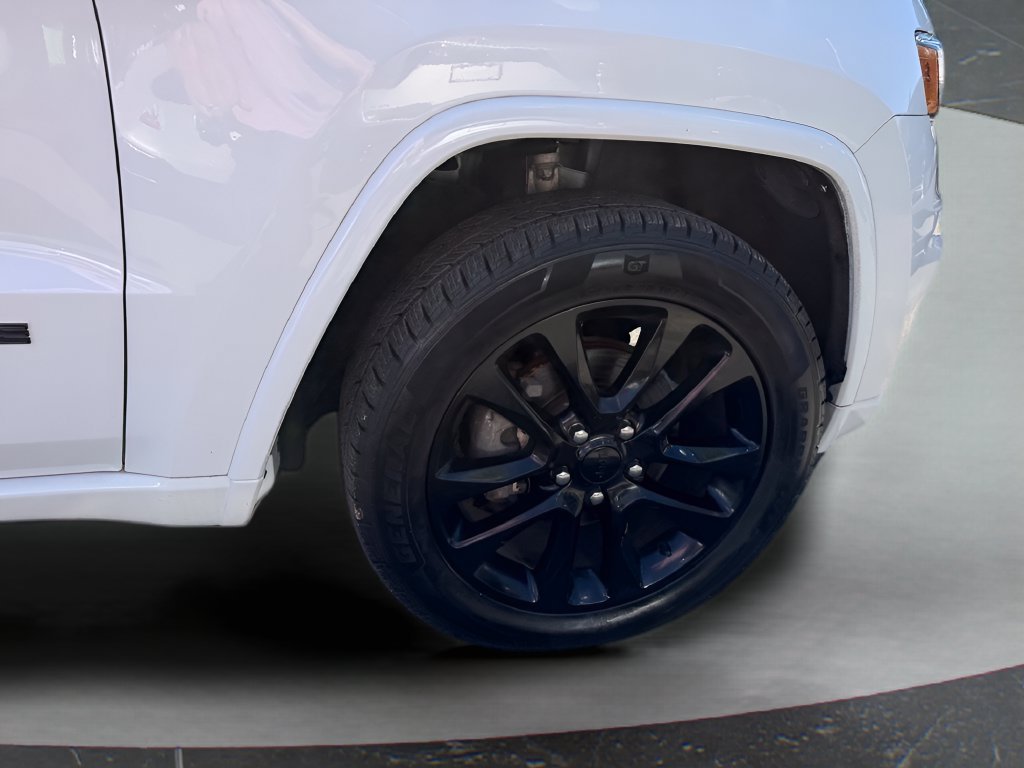 Used 2017 Jeep Grand Cherokee Altitude AWD/4WD image 10