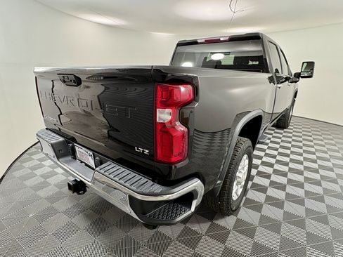 Used 2022 Chevrolet Silverado 2500 LTZ w/ Z71 Off-Road Package image 5