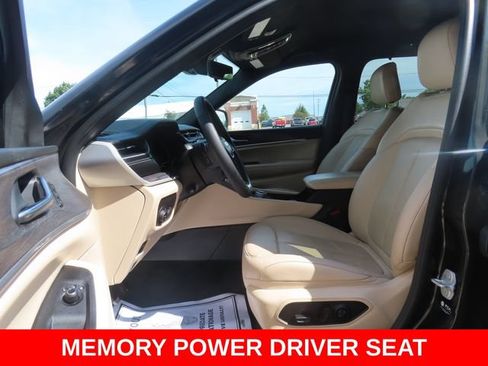 Used 2023 Jeep Grand Cherokee Limited w/ Luxury Tech Group II AWD/4WD image 20