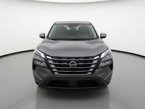 Used 2025 Nissan Rogue SV image 2