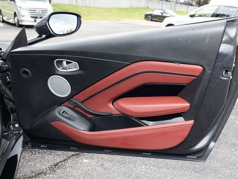 Used 2021 Aston Martin V8 Vantage Roadster RWD image 49