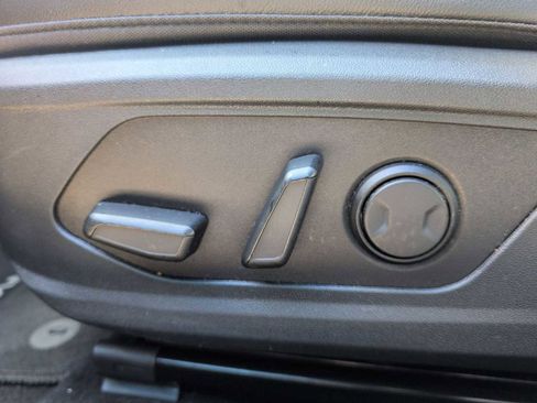 Used 2023 Hyundai Elantra Limited image 17