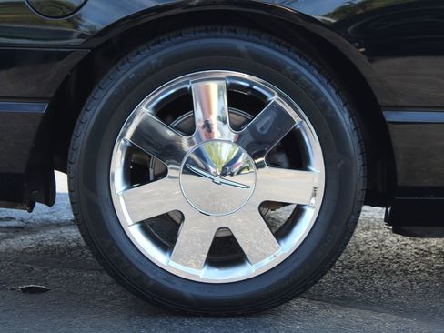 Used 2003 Ford Thunderbird Base image 21