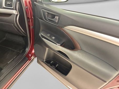Used 2019 Toyota Highlander LE image 15