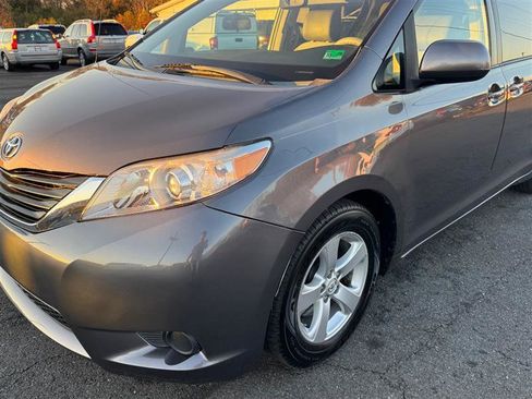 Used 2013 Toyota Sienna LE image 14