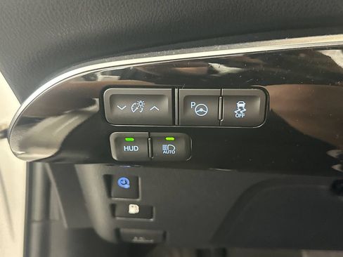 Used 2017 Toyota Prius Prime Advanced FWD image 8