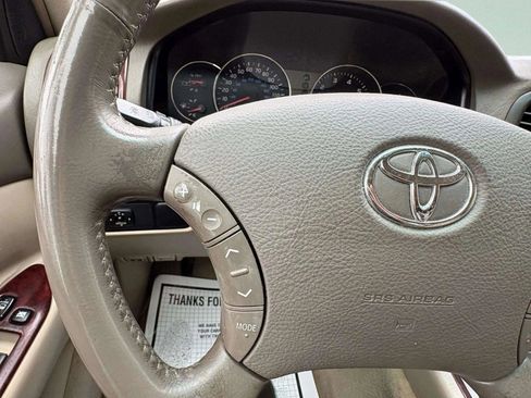 Used 2006 Toyota Land Cruiser Sport Utility 4D image 32