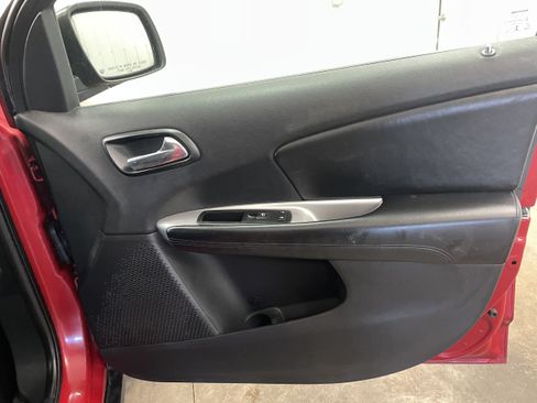 Used 2014 Dodge Journey SXT w/ Comfort/Convenience Group AWD/4WD image 28