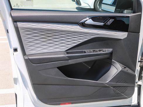 Used 2023 Volkswagen Taos S image 22