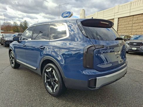 Used 2023 Kia Telluride EX w/ EX Captain's Chair Package image 6
