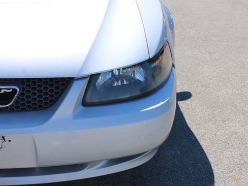 Used 2004 Ford Mustang Convertible RWD image 27