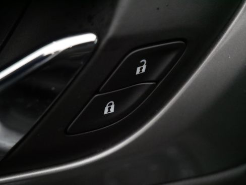 Used 2023 Chevrolet Traverse LT image 19