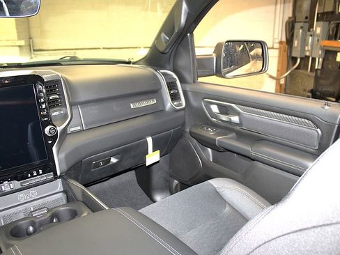 New 2026 RAM 1500 4x4 Crew Cab image 32