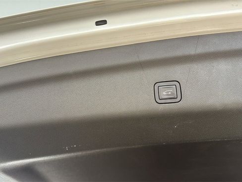 Used 2025 Chevrolet Tahoe High Country image 23