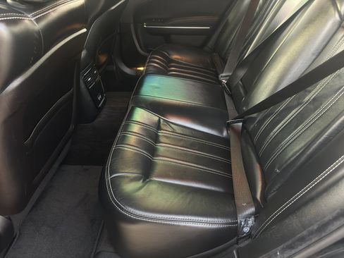 Used 2018 Chrysler 300 S image 10