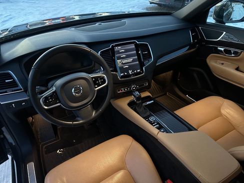Used 2017 Volvo XC90 T6 Momentum image 13