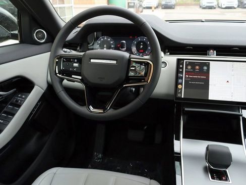 Used 2026 Land Rover Range Rover Evoque S image 15