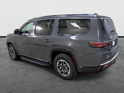 Used 2022 Jeep Wagoneer Series II w/ Convenience Group I AWD/4WD image 2