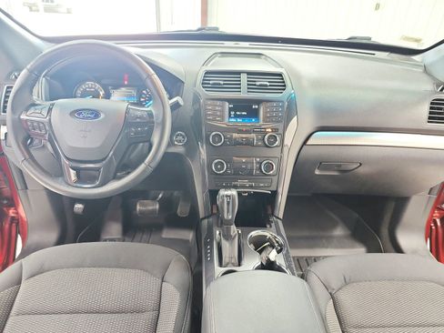 Used 2018 Ford Explorer XLT image 24