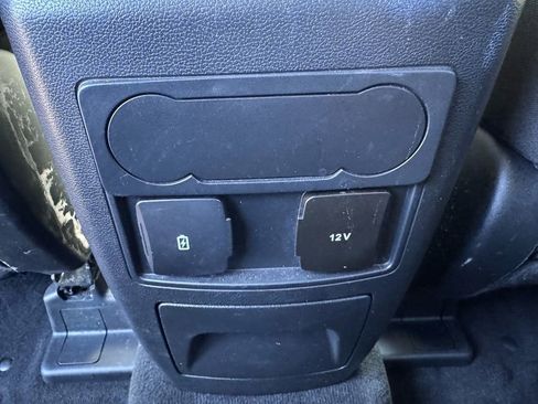 Used 2022 Ford Explorer XLT AWD/4WD image 36