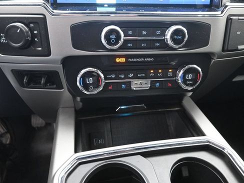 Used 2022 Ford F250 Lariat w/ Lariat Ultimate Package AWD/4WD image 17