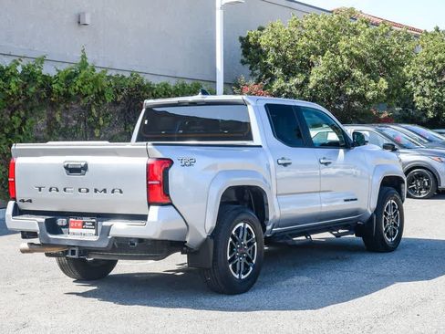 Used 2025 Toyota Tacoma TRD Sport AWD/4WD image 9